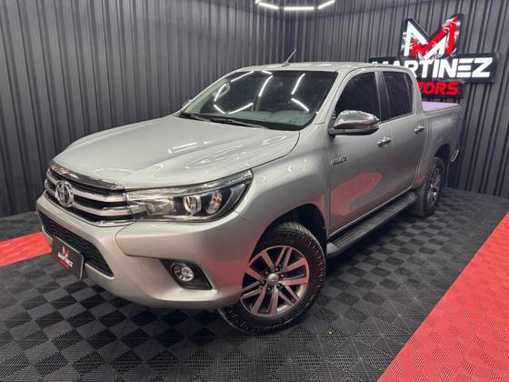 TOYOTA HILUX 2.8 SRX 4X4 CD 16V DIESEL 4P AUTOMÁTICO TOYOTA HILUX 2.8 SRX 4X4 CD 16V DIESEL 4P AUTOMÁTICO